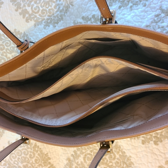 Michael Kors Large Monogram Multifunctional Travel Tote - Picture 2 of 5